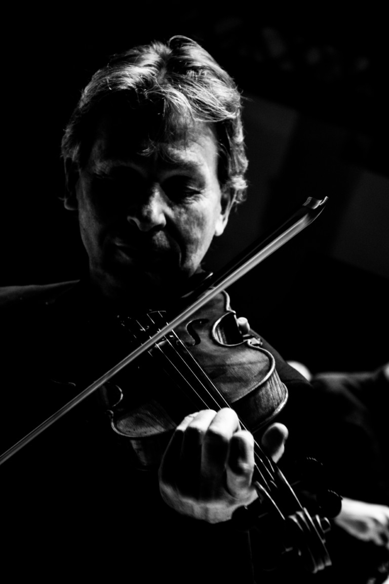 mand med violin